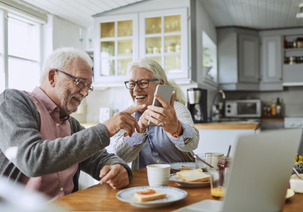 How to Choose the Best Phone Plan for a Senior